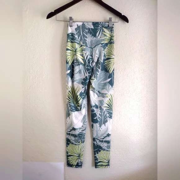 Aerie Offline High Rise Tropical Print Leggings - Picture 6 of 7